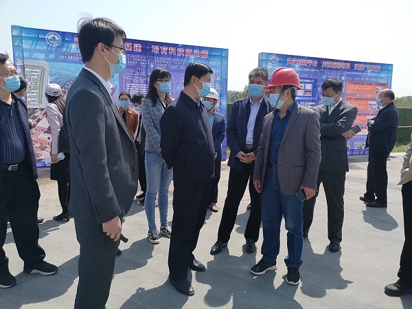 米兰官方网站_米兰milan(中国)副总经理闫龙广与史占勇副市长就工程创优详细交谈.jpg 米兰官方网站_米兰milan(中国)副总经理闫龙广与史占勇副市长就工程创优详细交谈.jpg