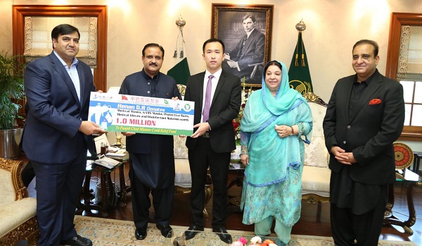 1、旁遮普省首席部长布兹达尔、卫生部长雅思门·拉希德、费萨拉巴德M3工业园管委会主席卡什夫·阿什法克和易装房屋私人有限公...jpeg 1、旁遮普省首席部长布兹达尔、卫生部长雅思门·拉希德、费萨拉巴德M3工业园管委会主席卡什夫·阿什法克和易装房屋私人有限公...jpeg