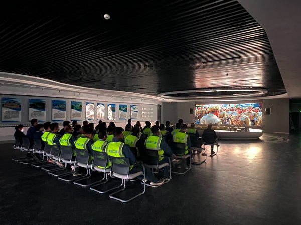 集体观看爱国主义影片《长津湖》.jpg 集体观看爱国主义影片《长津湖》.jpg