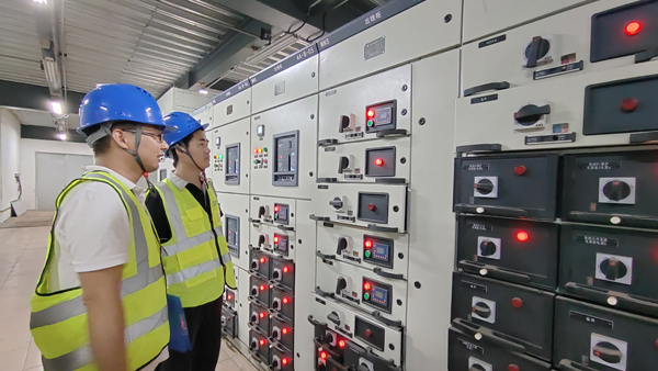 配电间发电前巡查.jpg 配电间发电前巡查.jpg