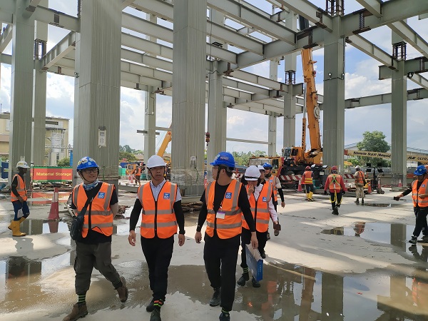 图片3;米兰官方网站_米兰milan(中国)副总经理、钢结构公司总经理张永庆视察马来西亚三星项目施工现场1.jpg 图片3;米兰官方网站_米兰milan(中国)副总经理、钢结构公司总经理张永庆视察马来西亚三星项目施工现场1.jpg