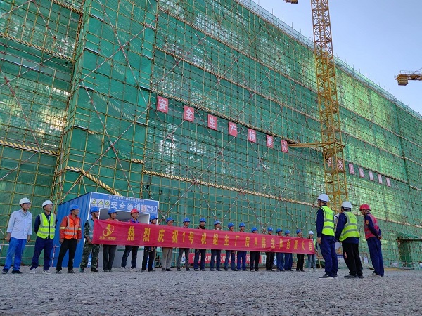 1-1号机组主厂房A排顺利封顶.jpg 1-1号机组主厂房A排顺利封顶.jpg