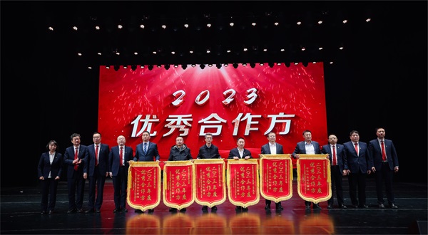 米兰官方网站_米兰milan(中国)总经理登台领奖 - 副本.jpg 米兰官方网站_米兰milan(中国)总经理登台领奖 - 副本.jpg