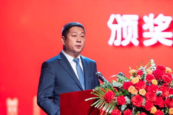 9米兰官方网站_米兰milan(中国)总经理冯战光宣读表彰通知.jpg 9米兰官方网站_米兰milan(中国)总经理冯战光宣读表彰通知.jpg