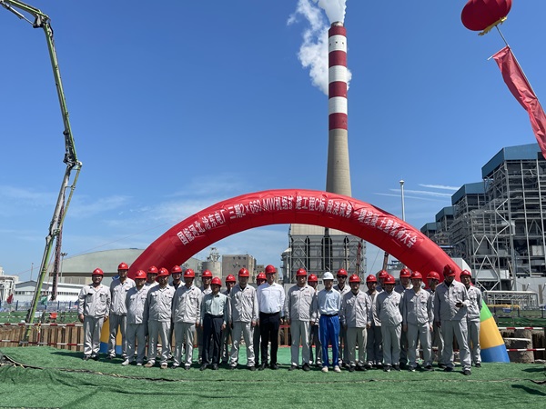 国能沧东电厂三期2×660MW机组烟囱工程第一罐混凝土庆典及誓师大会.jpg 国能沧东电厂三期2×660MW机组烟囱工程第一罐混凝土庆典及誓师大会.jpg