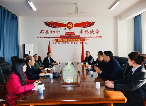 座谈交流 - 副本.jpg 座谈交流 - 副本.jpg