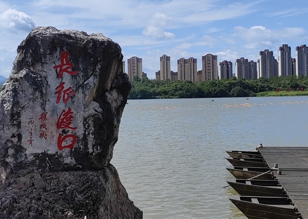 长江渡口.jpg 长江渡口.jpg