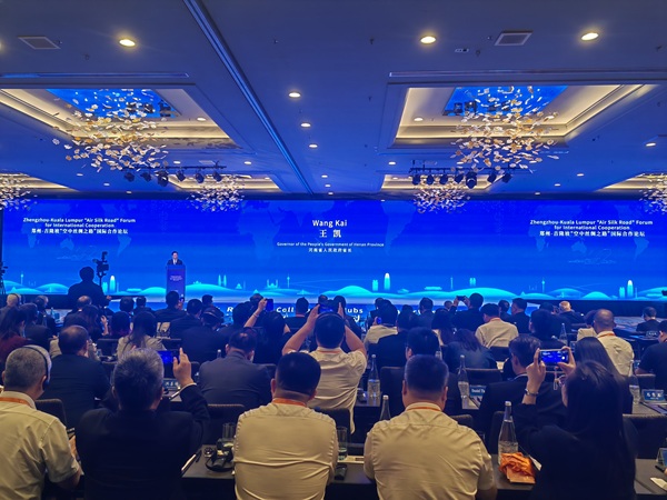 论坛现场.jpg 论坛现场.jpg