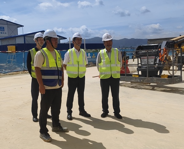莅临项目现场.jpg 莅临项目现场.jpg